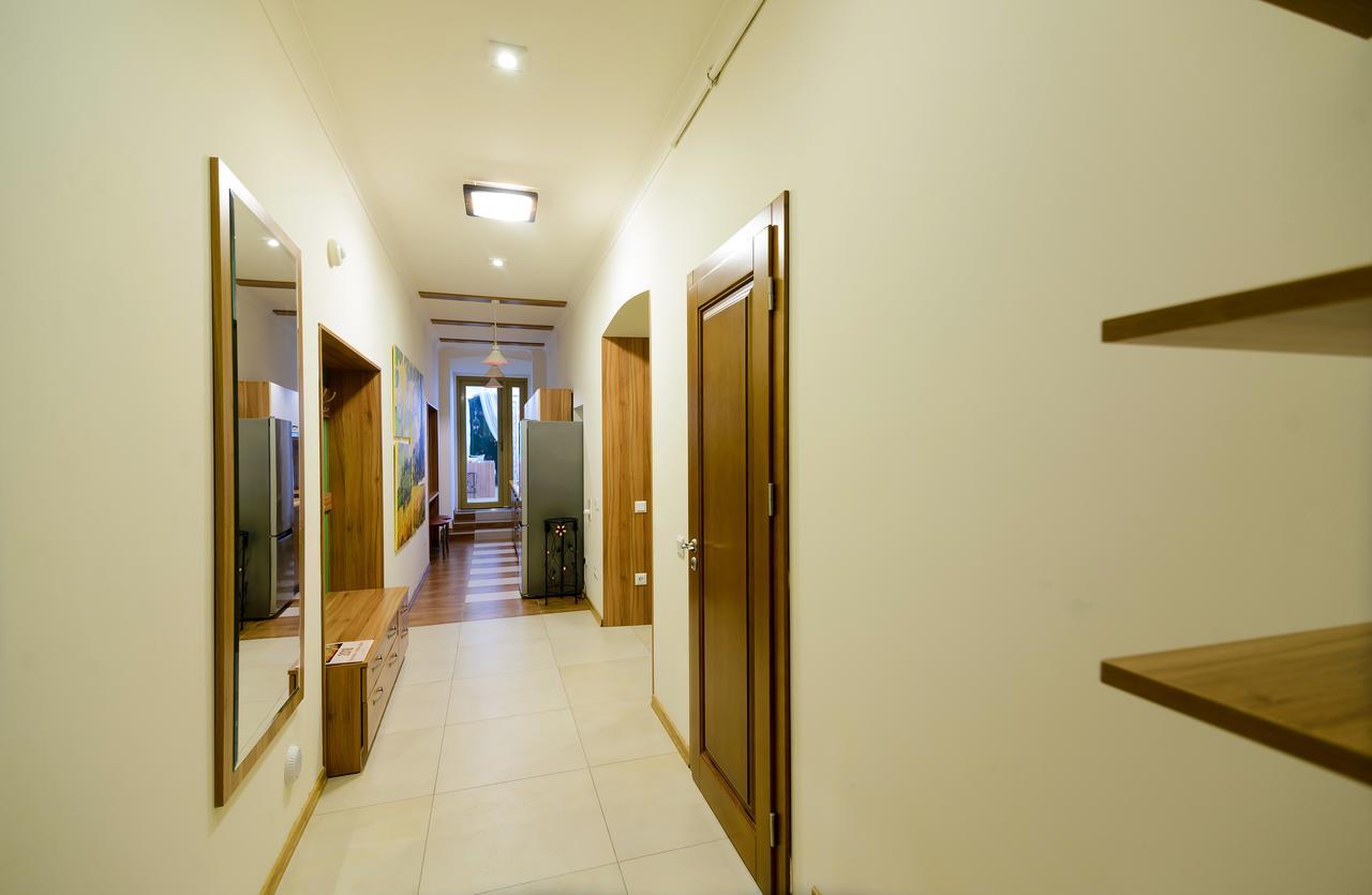Vip Апартаменти Ван Гог На Площі Ринок Leópolis Exterior foto